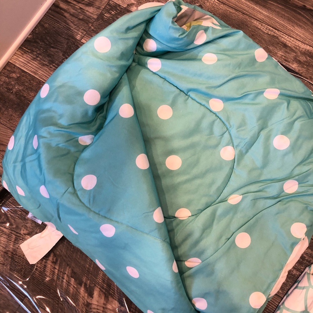Queen size comforter and sheet set